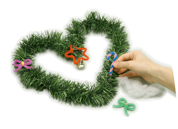 Making a Christmas wreath02